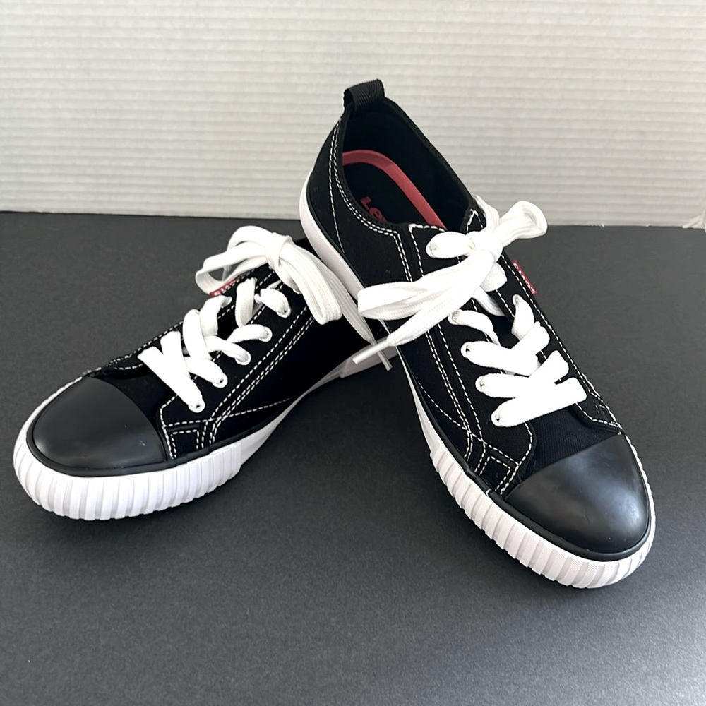 Levi’s sneakers black with white soles women’s size 6.5